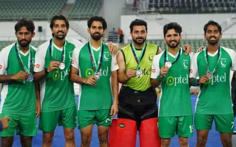  ہاکی پلیئرز کی سنی گئی ، وفاقی وزیر داخلہ محسن نقوی کا 10،10 لاکھ روپے دینے کا اعلان 