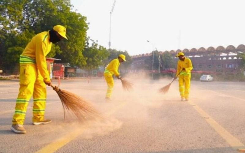 پنجاب بھر میں سموگ کے پیش نظر صفائی ورکرز کیلئے  ماسک پہننا لازمی قرار
