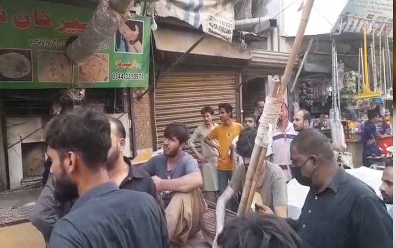 کراچی:تندور کی بھٹی میں گیس بھر جانے سے دھماکہ ، 2 افراد جھلس گئے