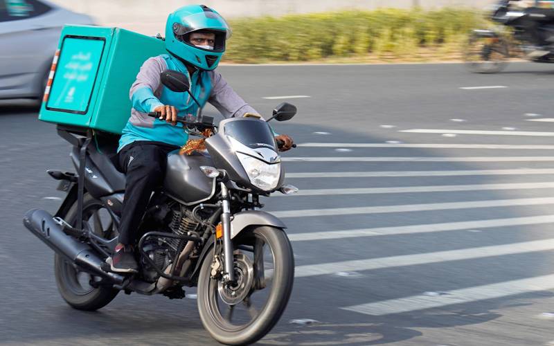 دبئی میں ڈلیوری رائیڈرز کیلئے نئی ٹریفک پابندیوں کا اعلان