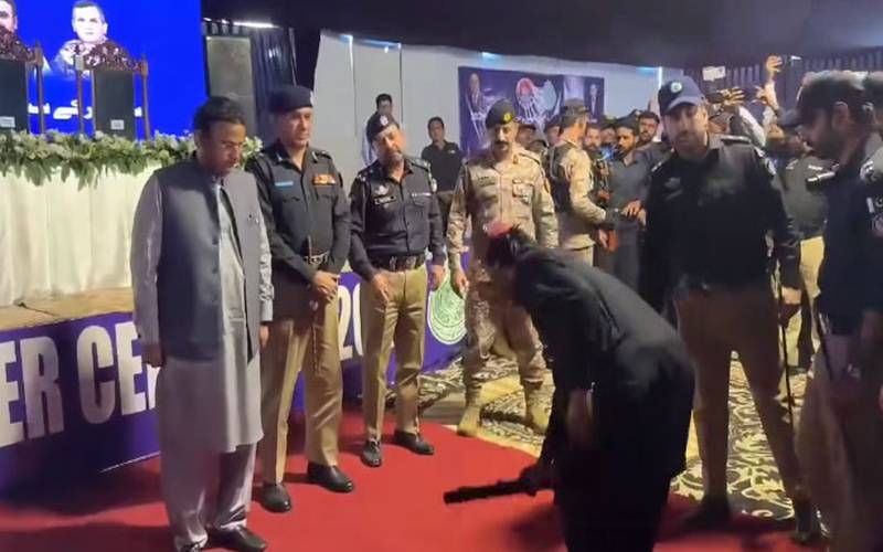 سندھ کےکچےکے 72 ڈاکوؤں نے ہتھیار ڈال دیئے