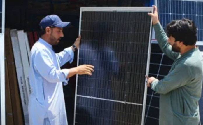 بجلی بلوں سے پریشان صارفین کیلئے خوشخبری، پاکستان میں سولر پینل تیارہونگے