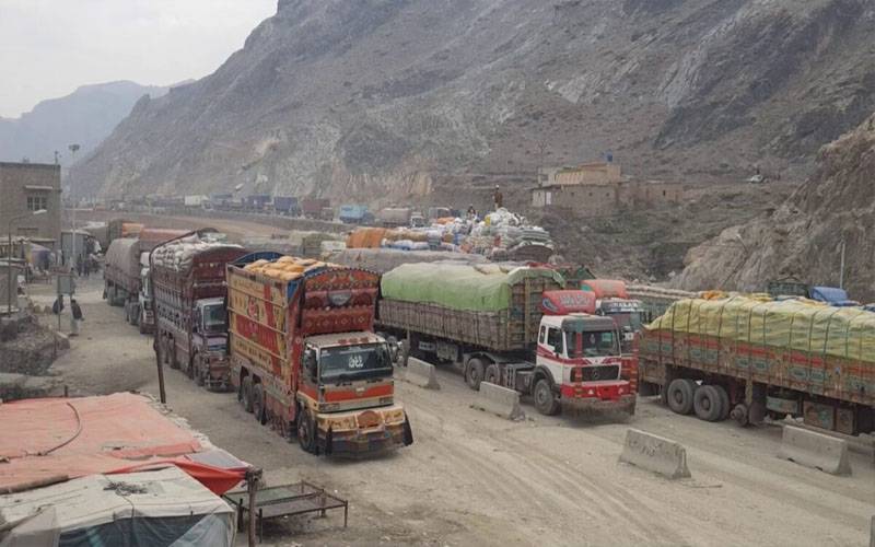 پاک افغان کشیدگی سے سرحدی راستے 13 ویں روز بھی بند،گاڑیوں کی قطاریں، پھل سبزیاں خراب