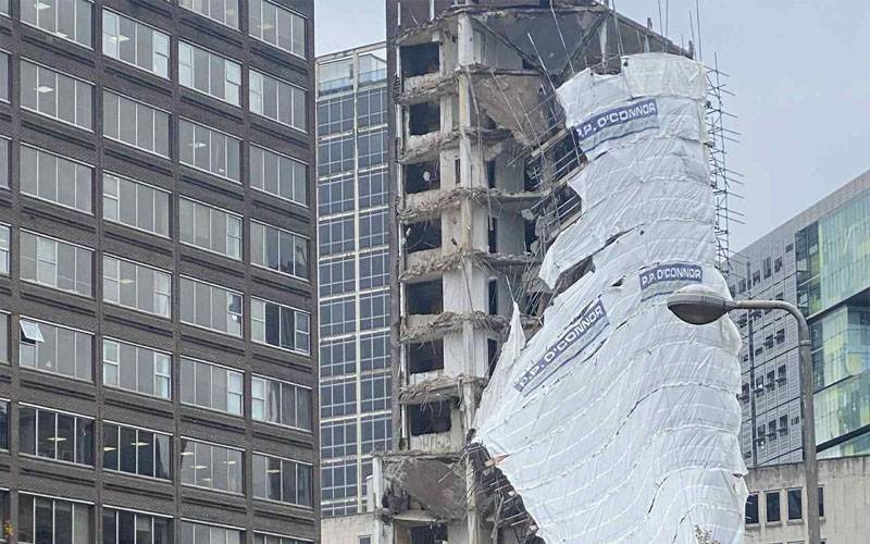 11 منزلہ عمارت اچانک زمین بوس، زلزلہ تھا یا کچھ اور؟ 