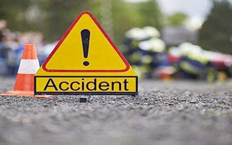 گوجرانوالہ: تیز رفتار ٹرک کی کیری ڈبہ کو ٹکر، 5 افراد جاں بحق، 4 زخمی