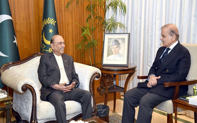 صدر زرداری کا کشمیر میں حکومت سازی کیلئے شہباز شریف سے فون پر رابطہ 