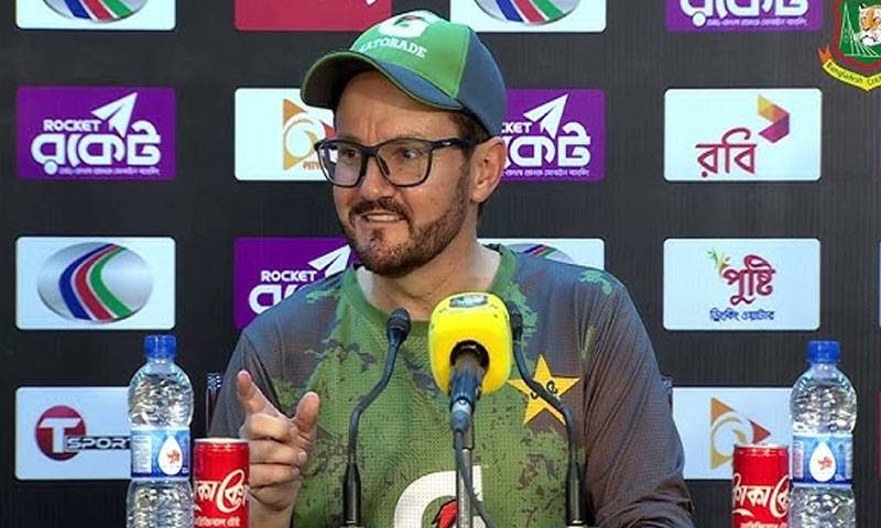 بابراعظم ٹی ٹوئنٹی ٹیم میں تیسرے نمبر پر بیٹنگ کریں گے:مائیک حیسن 