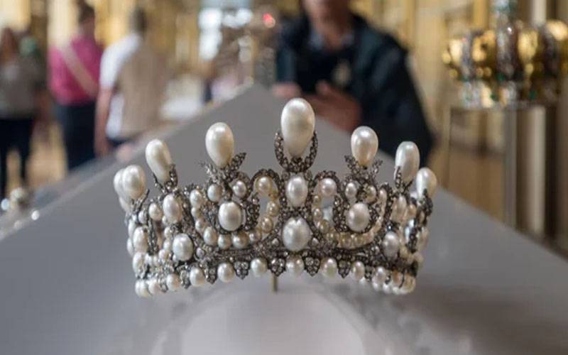 پیرس میوزیم سے قیمتی زیورات چرانے کا الزام، 2 مبینہ چور گرفتار کر لئے گئے