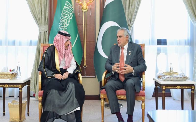 اسحاق ڈار سے سعودی ہم منصب کی ملاقات، علاقائی و عالمی صورتحال پر تبادلہ خیال