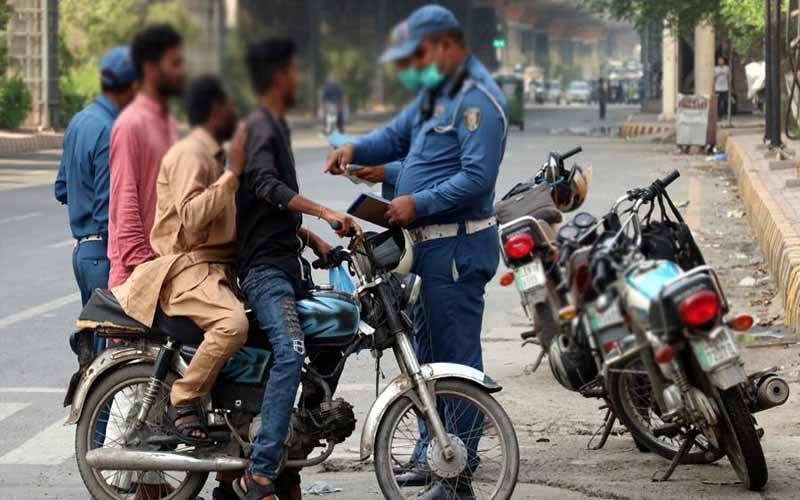 بغیر لائسنس موٹر سائیکل چلانے پر 20 ہزار روپے چالان ہوگا، ڈی آئی جی ٹریفک