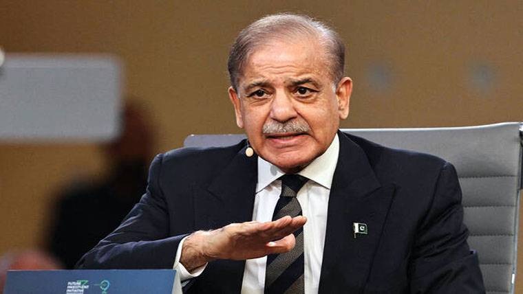 ریاض کانفرنس میں وزیراعظم شہباز شریف کی فٹبال اچھالنے کی دلچسپ ویڈیو وائرل