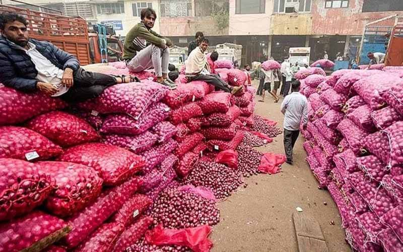 ٹماٹر کے شدید بحران کے بعد پیاز بھی مہنگی، فی کلو قیمت 220 روپے تک جاپہنچی