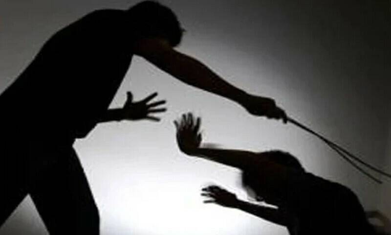  استاد کا طالب علم پر تشدد،مارنے کی ویڈیو سامنے آ گئی، مقدمہ درج