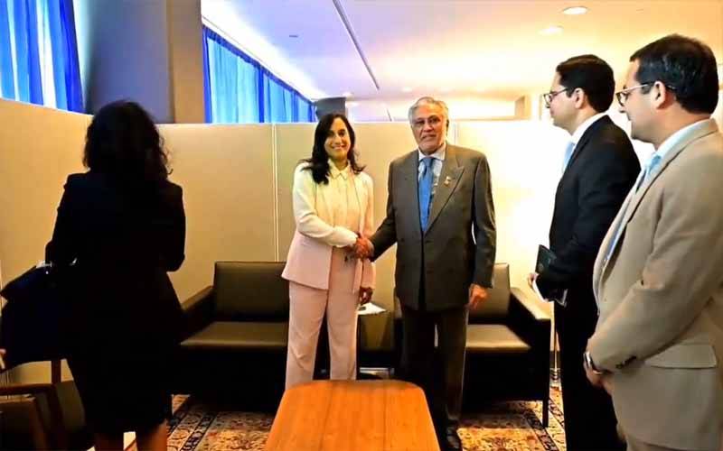 اسحاق ڈار کا کینیڈین ہم منصب سے رابطہ، تجارت و سرمایہ کاری بڑھانے پر اتفاق 