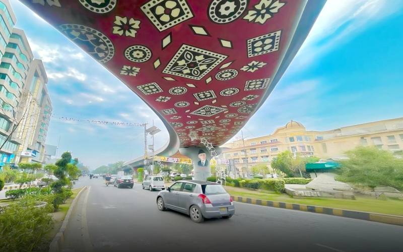  موٹرسائیکل فلائی اوور سے نیچے گر گئی،سوارموقع پر جاں بحق