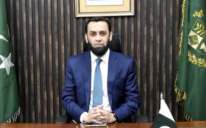 سیاسی درجہ حرارت کم کرنے کیلئے بات چیت ہونی چاہیے،عطاتارڑ