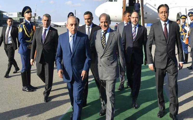 وزیراعظم شہباز شریف آذربائیجان کے صدر کی دعوت پر باکو پہنچ گئے