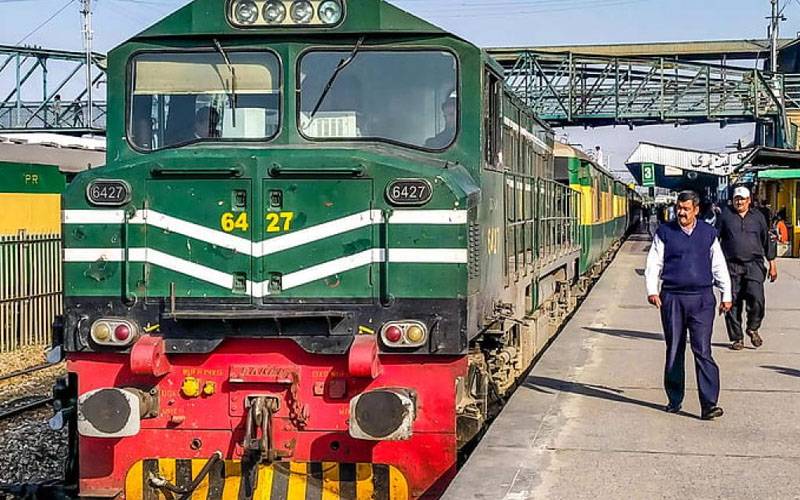 سموگ کے باعث متعدد ٹرینیں تاخیر کا شکار 