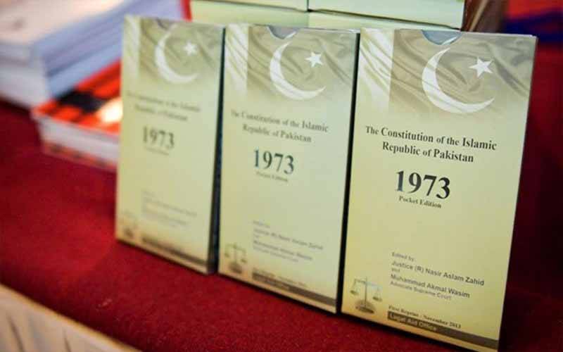 آئینِ پاکستان: 52 سال میں 26 ترامیم کی مختصر کہانی