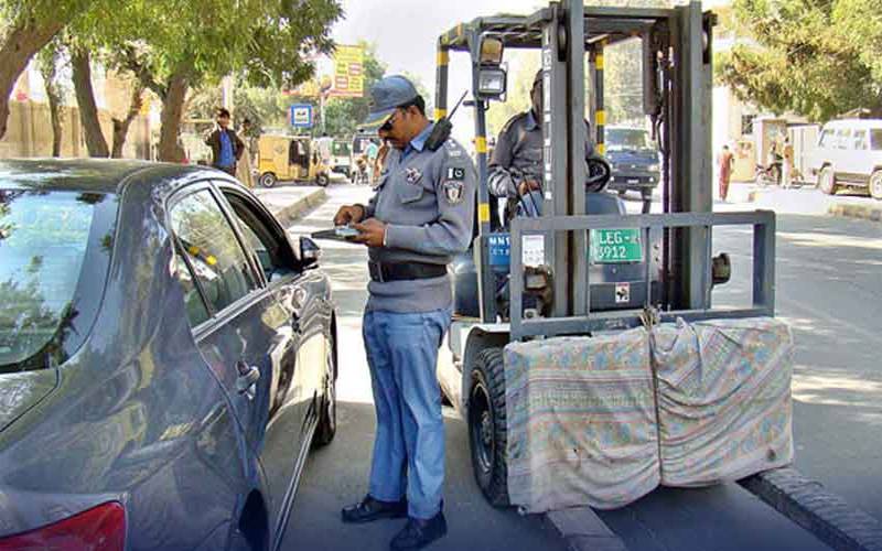 ٹریفک قوانین کی خلاف ورزیوں پر جرمانے بڑھانے کی سمری منظور