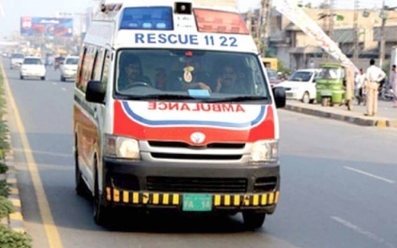 گجرات؛سکول بس کوحادثہ،ڈرائیور، ٹیچر اور طلبا سمیت 12 افراد زخمی 