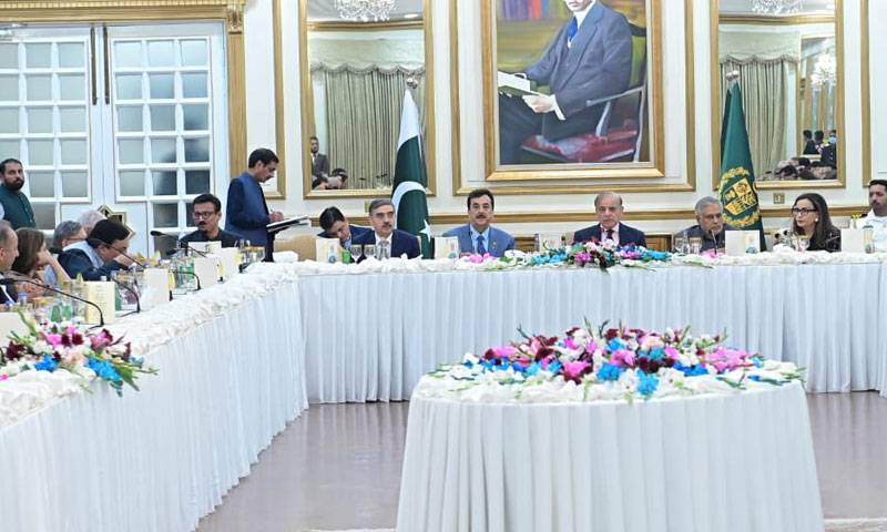 وزیراعظم کا سینیٹرزکے اعزاز میں عشائیہ، ترمیم کی منظوری میں تعاون پر اظہار تشکر