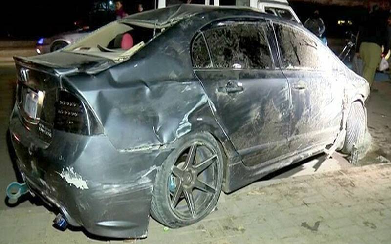 کراچی ؛کار فٹ پاتھ پر سوئے افراد پر چڑھ گئی، 2 جاں بحق