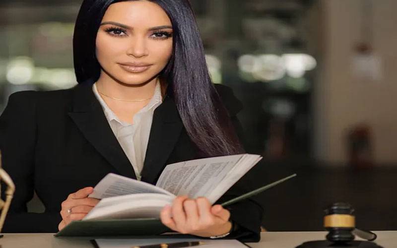 امریکی اداکارہ کم کارڈیشین لا کے امتحان میں فیل 