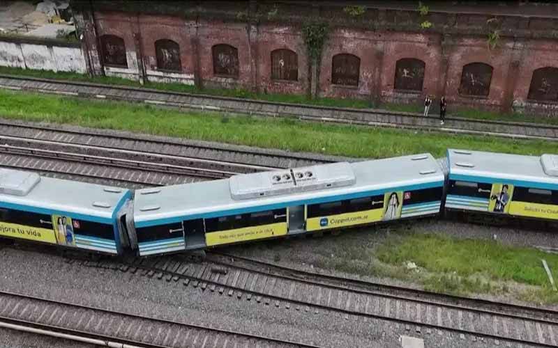 مسافر ٹرین حادثہ کا شکار،3بوگیاں پٹڑی سے اتر گئی،20افراد زخمی 