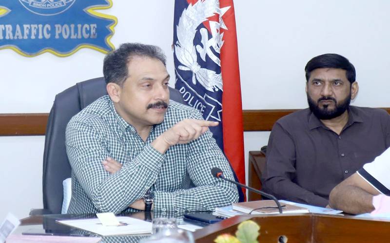  ٹریفک نظام کی بہتری کیلئےسڑکوں پر روبوٹک گاڑیاں استعمال کرنے کا فیصلہ 