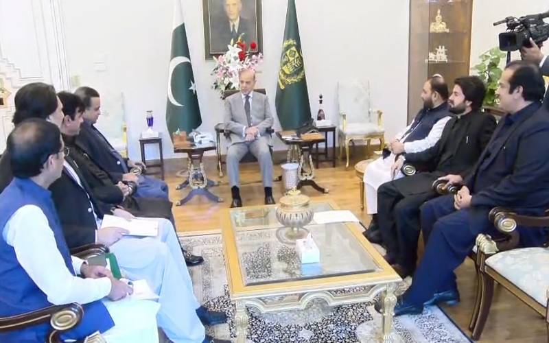 وزیر اعظم شہباز شریف سے اورنگزیب  کچھی، مبارک زیب اور ظہور قریشی  کی ملاقات