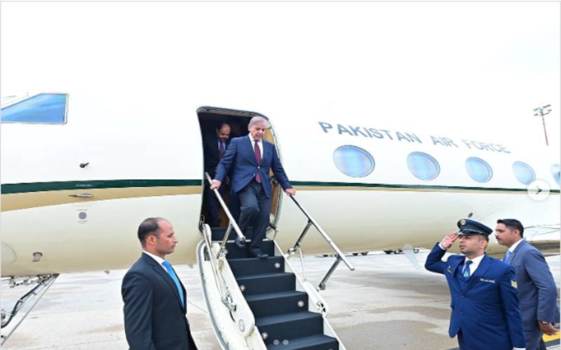 وزیراعظم شہباز شریف ایک روزہ دورے پر کراچی پہنچ گئے