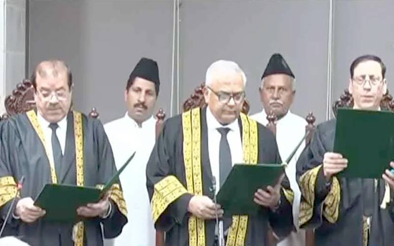 وفاقی آئینی عدالت کے مزیددو ججز نے حلف اٹھا لیا