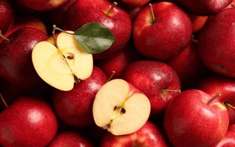وزن کنٹرول کرنے اور بلڈ شوگر متوازن رکھنے سمیت سیب کھانے کے اور کیا فائدے؟