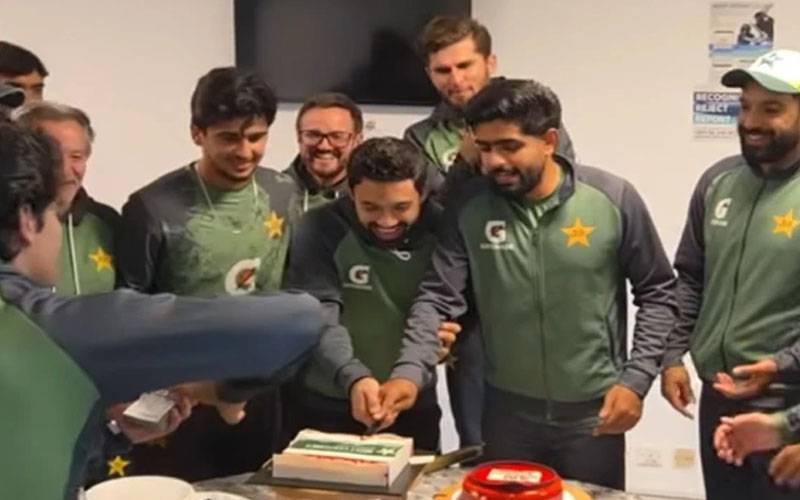 بابر اعظم ،محمد رضوان کے ریکارڈز، کھلاڑیوں کیساتھ جشن منایا