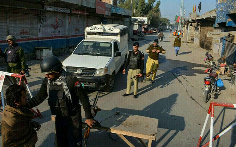 بنوں میں تھانہ بسیہ خیل کے قریب پل پر خودکش دھماکا ، حملہ آور ہلاک