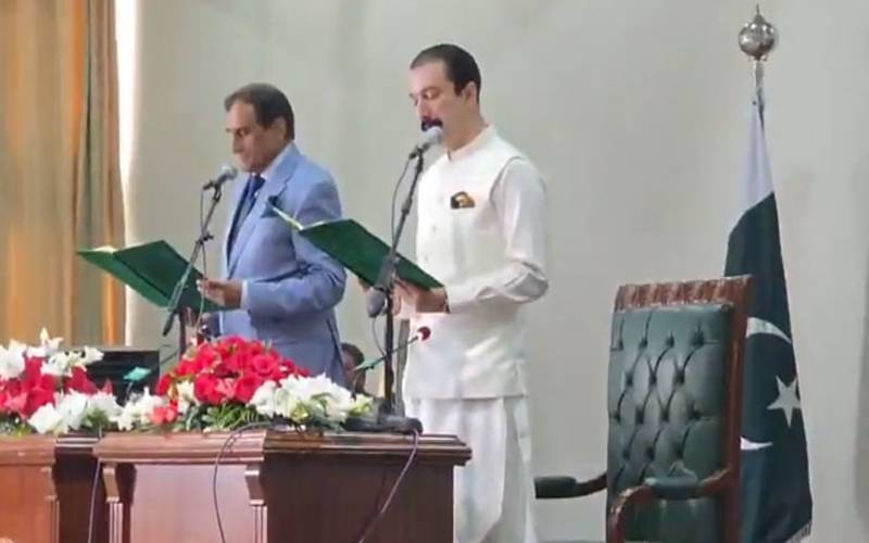 آزاد کشمیر کے نومنتخب وزیراعظم فیصل راٹھور نے عہدے کا حلف اٹھا لیا