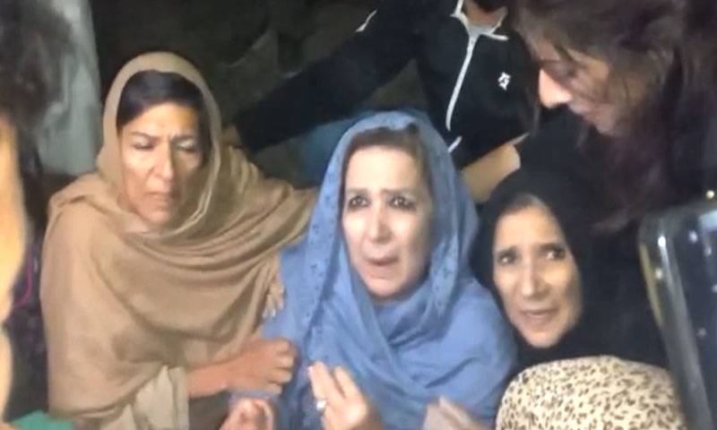عمران خان کی تینوں بہنیں اڈیالہ جیل کے باہر سے گرفتار 