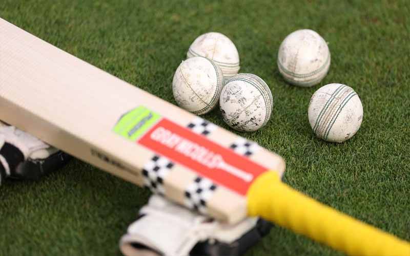 کرکٹ کی تاریخ کا انوکھا واقعہ، گیند کو 2 بار مارنے پر بلے باز آؤٹ