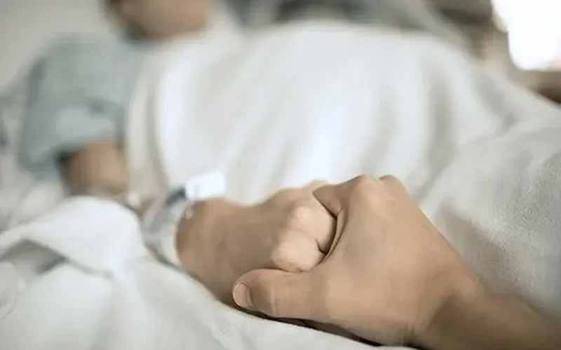 لگتا ہے موت قریب ہے! مرنے سے پہلے کی اہم نشانیاں جنہیں ہم نظر انداز کردیتے ہیں