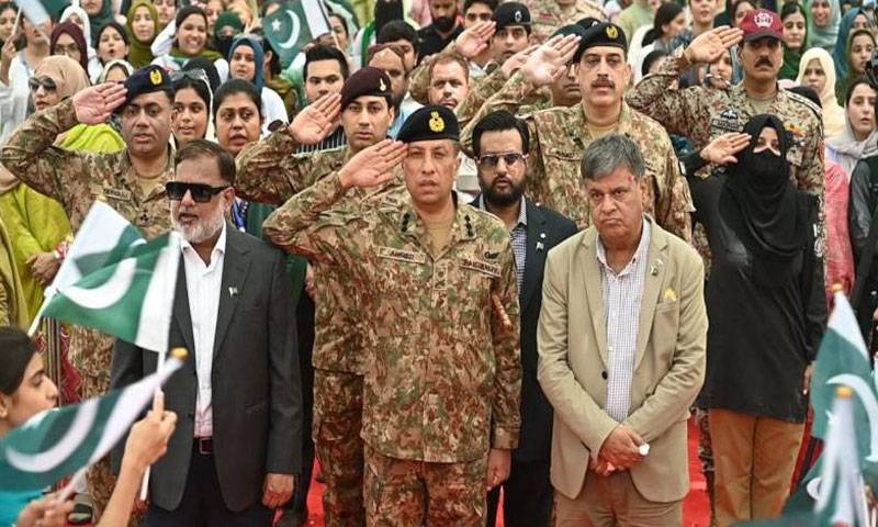 ڈی جی آئی ایس پی آر کا کراچی یونیورسٹی کا دورہ، طلبا، اساتذہ سے ملاقات 