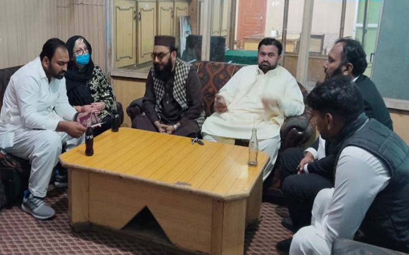 پاکستانی نوجوان کی محبت پولش خاتون کو پاکستان کھینچ لائی، اسلام قبول کرکے نکاح کرلیا