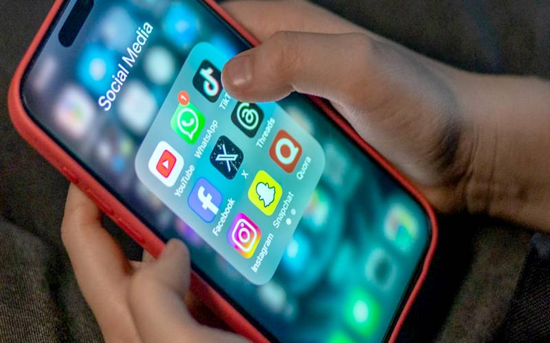 ملائیشیامیں 16 سال سے کم عمر افراد کے سوشل میڈیا استعمال کرنے پر پابندی