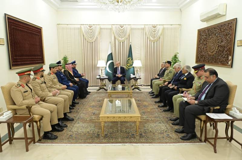  وزیر اعظم شہباز شریف سےسعودی عرب کی مسلح افواج کے چیف آف جنرل سٹاف کی ملاقات