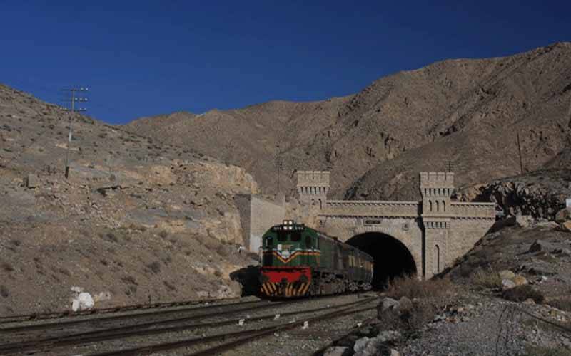 ڈیرہ مراد جمالی میں ریلوے لائن پر تخریب کاری کا منصوبہ ناکام،3.5کلو بارودی مواد برآمد
