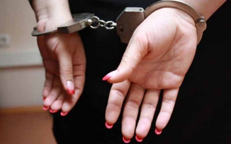 8تولے سونا اور3لاکھ کے پرائزبانڈ چرانے والی گھریلو ملزمہ ساتھی سمیت کاہنہ سے گرفتار