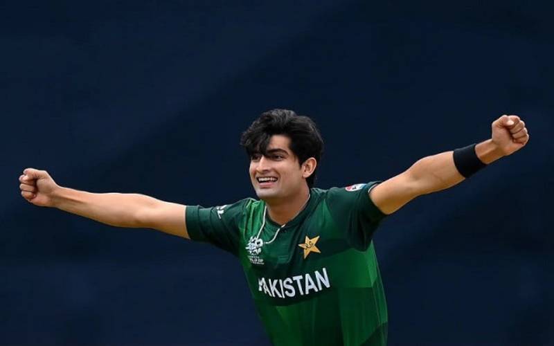 ابو بہت ڈانٹیں گے، سیلفی کے سوال پر نسیم شاہ کا خاتون کو معصومانہ جواب  