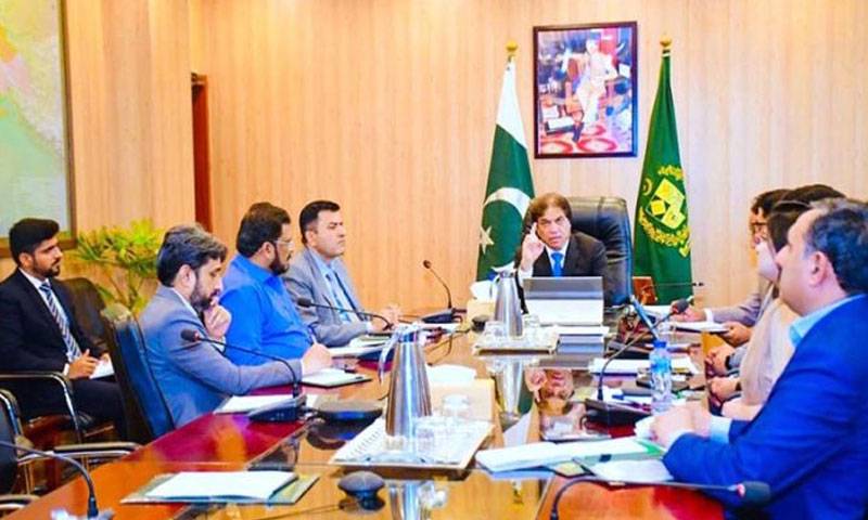 خبردار!بغیر ٹکٹ سفر کرنے والا اب جیل جائیگا، لگژری سیلون کے کرائے میں بھی کمی