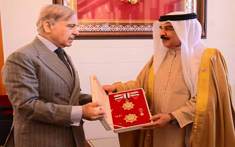 وزیر اعظم شہبازشریف کو بحرین کے سب سے اعلیٰ ایوارڈ سے نواز دیا گیا