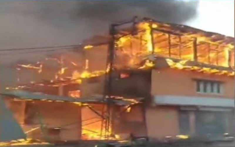 کاغان کے بازار میں آگ بھڑک اٹھی،50 کمروں پر مشتمل ہوٹل جل کر راکھ